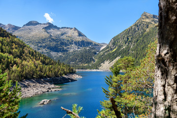 Fototapeta na wymiar view of Oredon lake in Hautes Pyrenees, france