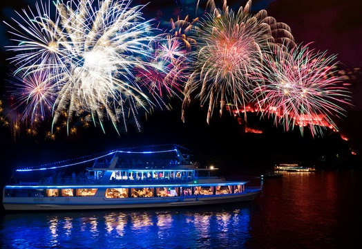 Feuerwerk auf dem Rhein, Koblenz