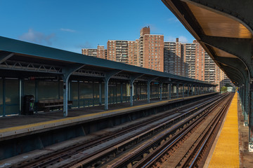 Naklejka premium Empty Metro Station in Brooklyn, New York