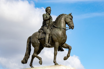 Fototapeta na wymiar Henri IV Statue in Paris, France