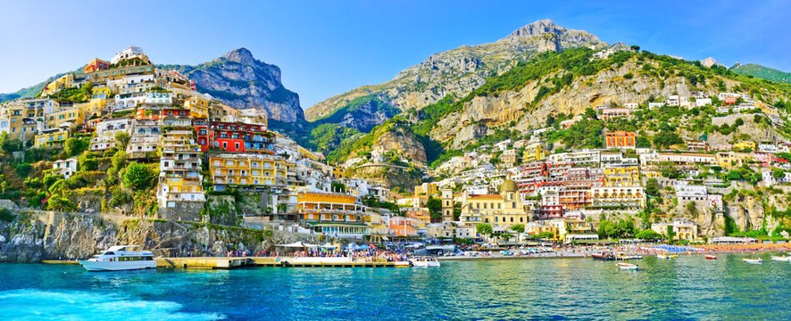 Fototapeta Widok Positano wioska wzdłuż Amalfi wybrzeża w Włochy w lecie.