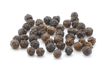 heap of peppercorns isolated on whtie background
