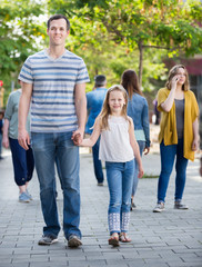 Obraz premium People of different ages walk in park