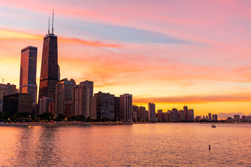 Obraz premium Chicago Skyline o zachodzie słońca
