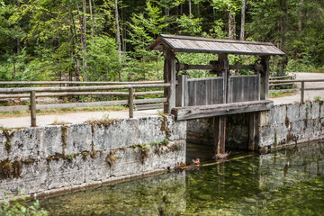Fototapeta na wymiar old wooden dam, lake Toplitzsee, austria.