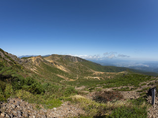 安達太良山から鉄山をのぞむ