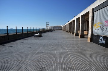 Fototapeta premium The modern embankment of the ancient maritime city of Cadiz.