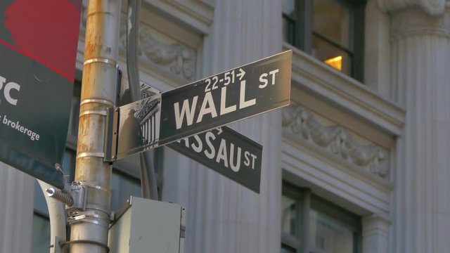 4K (UHD) 25P New Yor City, Lower Manhattan, Wall Street - Wall street sign