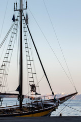 Obraz premium Sailboat at dock, Santorini Greece