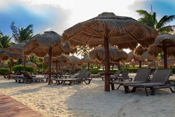 Vacations by the sea are relaxing. An invitation to lounge and bask in the sun that is difficult to turn down. Nobody can resist a good book while listening to the sea
