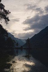 Fototapeta premium Glarus Klöntal bei Sonnenuntergang