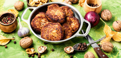 Vegetarian cutlet from walnut