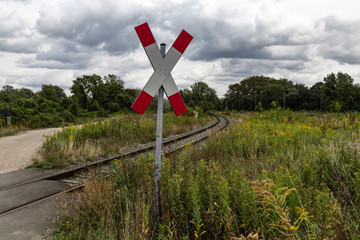 Andreaskreuz an einem Bahnübergang