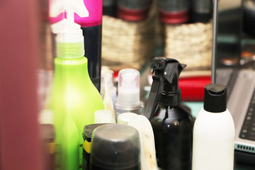 Hairbrushes, barrettes and hairdresser's instructions in the salon