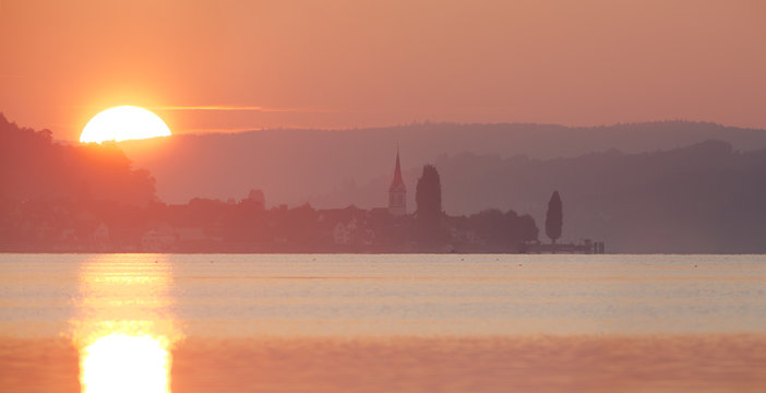 Sonnenuntergang am Bodensee mit Berlingen