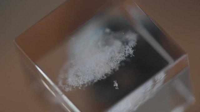 abtract (an object and a dice)　美しいオブジェとダイス
