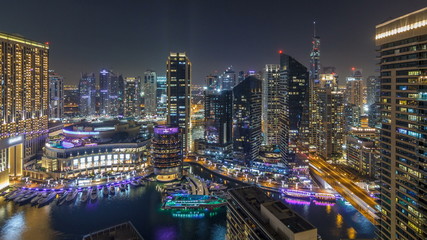 Fototapeta premium Nocne oświetlenie anteny timelapse Dubai Marina, Zjednoczone Emiraty Arabskie.