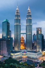 Fototapeta premium Twilight over Kuala Lumpur skyline