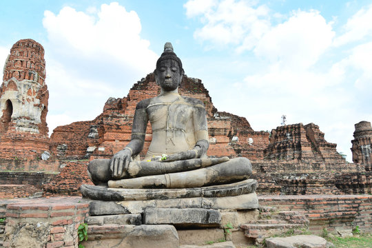 Ayutthaya Buddha statue
