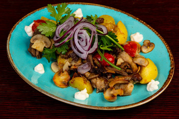 Salad with beef and mushrooms