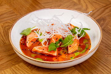 Tataki salmon with sauce