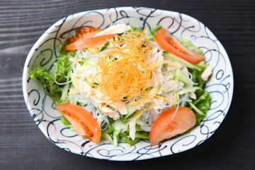 蒸し鶏と春雨のサラダ