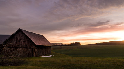 H&uuml;tte im Sonnenuntergang