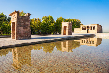 Obraz premium The Temple of Debod in Madrid, Spain