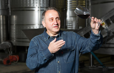 worker costs with wineglass