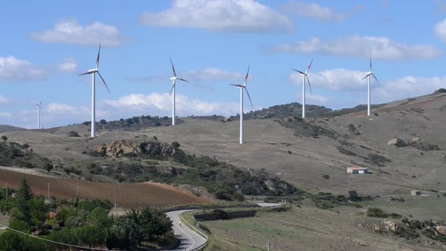 Pale eoliche sui pascoli della Sicilia Centrale