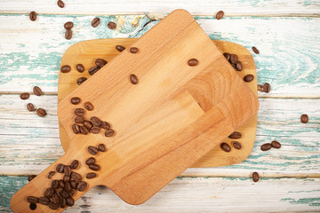 кофе свежий стоит на доске из дерева  © Anna81
