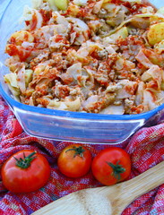 plat de choux cuit,et chair à saucusse aux tomates