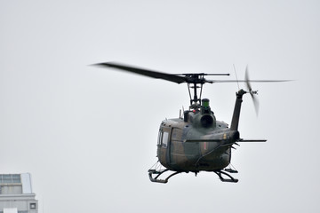 Fototapeta na wymiar 陸上自衛隊の多用途ヘリコプター