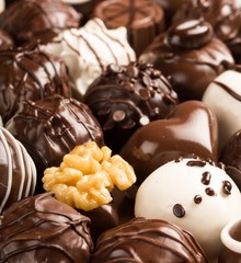 Dark, milk and white chocolate candies / pralines / truffles