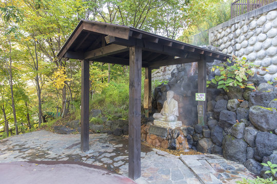 定山渓温泉源泉公園の美泉定山像