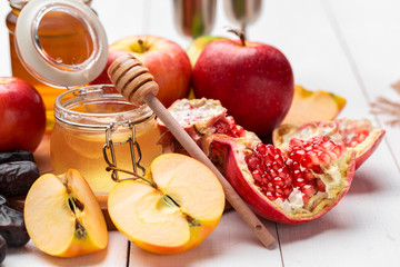 Apple and honey, traditional food of jewish New Year - Rosh Hashana.
