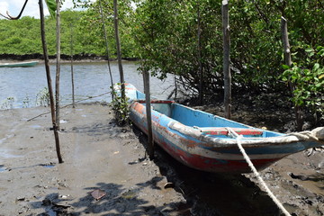 Obraz premium canoe and fishing boat, island of Boipeba, Cairu, Bahia, Brazil