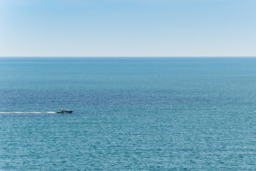 Obraz premium Boat rides in the open blue sea.
