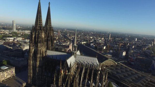 Koelner Dom Drone flighing back Mainstation cathedral