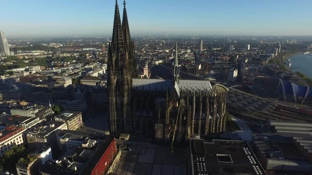 Koelner Dom Dron pan right total view with sun flash