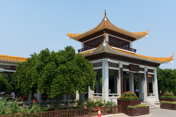 Building in Juzhou Park near the statue of Mao Zedong