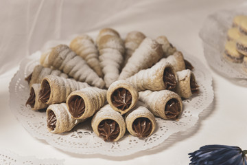 Conos de chocolate y dulce de leche