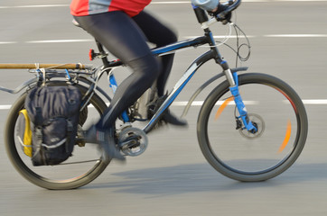 Fototapeta na wymiar Cyclist rides on the road.