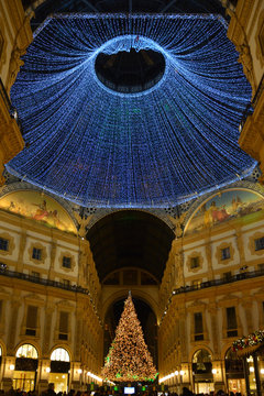 Christmas tree in the Galleria Vittorio Emanuele II - Milano Italy