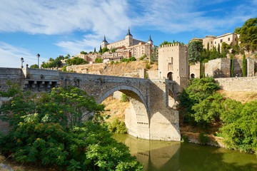 Fototapeta na wymiar Toledo, puente de alcantara
