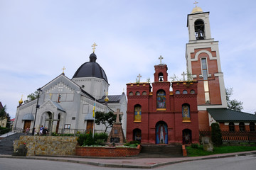 Ukraina - kościoły i cerkwie w uzdrowisku Truskawiec - obrazy, fototapety, plakaty