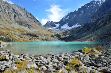 Россия, Республика Алтай, горное озеро Куйгук в сентябре