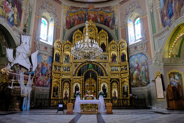 Ukraina, Hoszów – jedno z najważniejszych grekokatolickich sanktuariów maryjnych na Ukrainie, wnętrze kościoła - obrazy, fototapety, plakaty