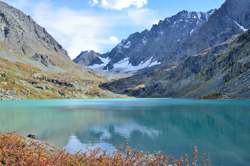 Россия, Республика Алтай, горное озеро Куйгук в...