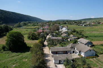 Ukraina, Uścieczko - wieś z ładną zabudową, położona nad Dniestrem © Iwona